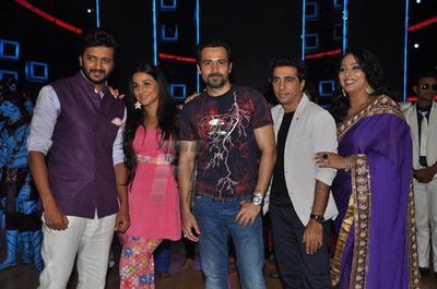 Vidya Balan & Emraan Hashmi promote 'GHANCHAKKAR' on India's Dancing Superstar sets