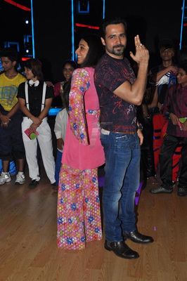 Vidya Balan & Emraan Hashmi promote 'GHANCHAKKAR' on India\'s Dancing Superstar sets