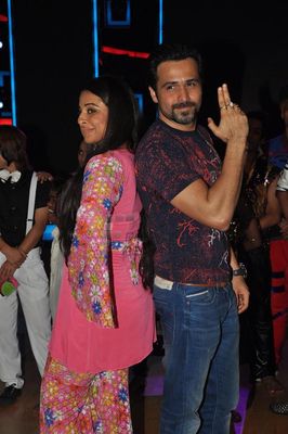 Vidya Balan & Emraan Hashmi promote 'GHANCHAKKAR' on India's Dancing Superstar sets