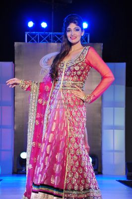 Cricketers enjoy the show of Riyaz and Reshma Gangji