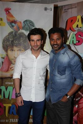 Eminent Bollywood stars at film 'Ramaiya Vastavaiya' press meet