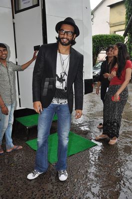 Ranveer Singh and Sonakshi Sinha on the sets of Emotional Atyachaar