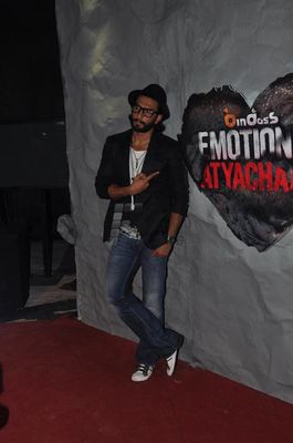 Ranveer Singh and Sonakshi Sinha on the sets of Emotional Atyachaar