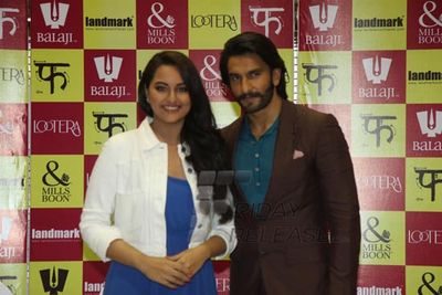 Ranveer Singh and Sonakshi Sinha launch Mills & Boon 'Lootera' Novels pack