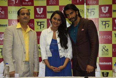 Ranveer Singh and Sonakshi Sinha launch Mills & Boon 'Lootera' Novels pack