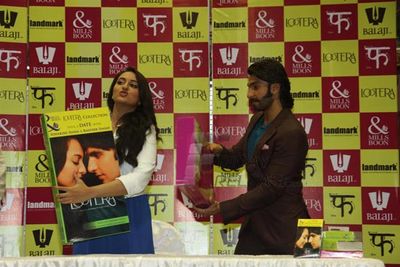 Ranveer Singh and Sonakshi Sinha launch Mills & Boon 'Lootera' Novels pack