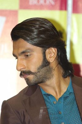 Ranveer Singh and Sonakshi Sinha launch Mills & Boon 'Lootera' Novels pack