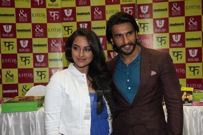 Ranveer Singh and Sonakshi Sinha launch Mills & Boon 'Lootera' Novels pack