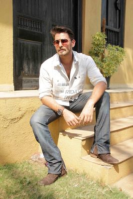 Actors Neil Nitin Mukesh, Tena Desae & Yana Gupta shoot Holi song