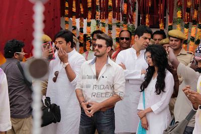 Actors Neil Nitin Mukesh, Tena Desae & Yana Gupta shoot Holi song