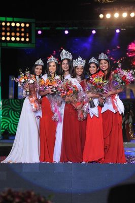 B-town beauties Prachi Desai, Karishma Kapoor graced at the Indian Princess 2013 Beauty Pageant grand Finale