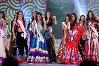 B-town beauties Prachi Desai, Karishma Kapoor graced at the Indian Princess 2013 Beauty Pageant grand Finale