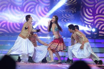 B-town beauties Prachi Desai, Karishma Kapoor graced at the Indian Princess 2013 Beauty Pageant grand Finale
