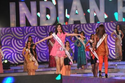 B-town beauties Prachi Desai, Karishma Kapoor graced at the Indian Princess 2013 Beauty Pageant grand Finale