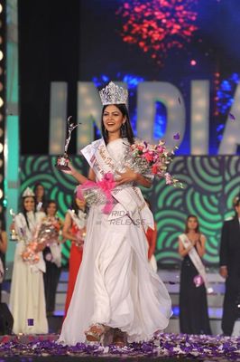 B-town beauties Prachi Desai, Karishma Kapoor graced at the Indian Princess 2013 Beauty Pageant grand Finale