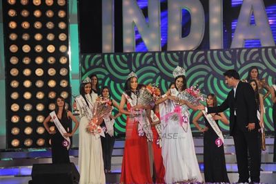 B-town beauties Prachi Desai, Karishma Kapoor graced at the Indian Princess 2013 Beauty Pageant grand Finale