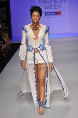 Beautiful Diana Hayden walks the ramp as a showstopper at the Lakme Fashion Week Summer/Resort 2013