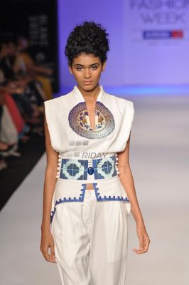 Beautiful Diana Hayden walks the ramp as a showstopper at the Lakme Fashion Week Summer/Resort 2013