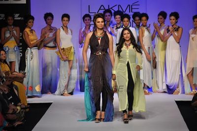 Beautiful Diana Hayden walks the ramp as a showstopper at the Lakme Fashion Week Summer/Resort 2013