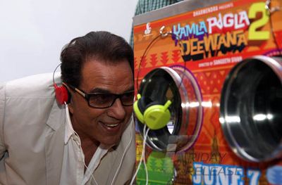 Dharmendra, Sunny Deol, Bobby Deol, Neha Sharma, Kristina Akheeva at film 'Yamla Pagla Deewana 2' first look & Bioscope launch at Sunny Super Sound Studios
