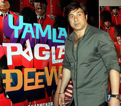 Dharmendra, Sunny Deol, Bobby Deol, Neha Sharma, Kristina Akheeva at film 'Yamla Pagla Deewana 2' first look & Bioscope launch at Sunny Super Sound Studios