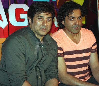 Dharmendra, Sunny Deol, Bobby Deol, Neha Sharma, Kristina Akheeva at film 'Yamla Pagla Deewana 2' first look & Bioscope launch at Sunny Super Sound Studios