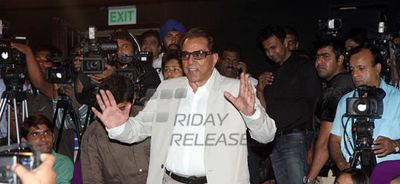 Dharmendra, Sunny Deol, Bobby Deol, Neha Sharma, Kristina Akheeva at film 'Yamla Pagla Deewana 2' first look & Bioscope launch at Sunny Super Sound Studios