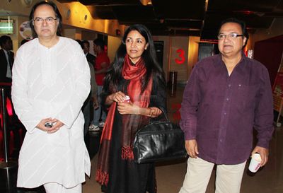 Respectable actors Farooq Sheikh and Deepti Naval addressing the press meet