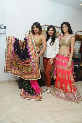 Shibani Kashyap, Aashka Goradia, Sucheta Sharma and Priti Bhalla arrived to try out new designs of Amy Billimoria at the onset of Womens' day