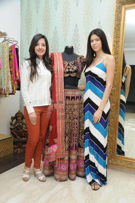Shibani Kashyap, Aashka Goradia, Sucheta Sharma and Priti Bhalla arrived to try out new designs of Amy Billimoria at the onset of Womens' day