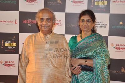 Shreyas Talpade, Shaan, Pallavi Joshi and Mrinal Kulkarni attended the First MIRCHI MUSIC AWARDS MARATHI