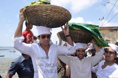 Actors Tusshar Kapoor and Sonu Sood at the Haji Ali Dargah