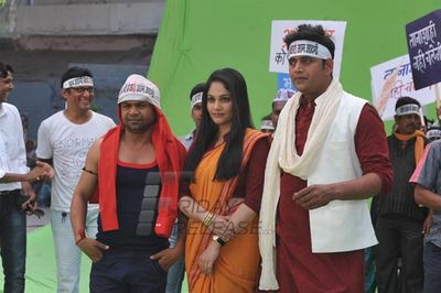 B-town doll Gracy Singh at the mahurat of the film 'Janta Vd s Janardan- Bechara Aam Aadmi'