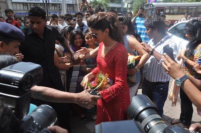 Deepika Padukone visits Siddhivinayak Temple in Mumbai to seek blessings for 'YEH JAWAANI HAI DEEWANI' success