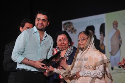 Hrithik Roshan, Urmila Matondkar, Former President Pratibha Patil among Celebs at the Dadasaheb Phalke Academy Awards 2013