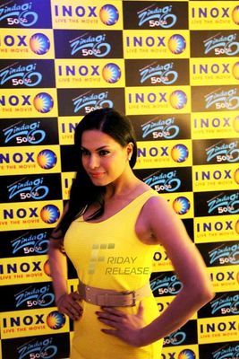 Pak beauty Veena Malik mobbed