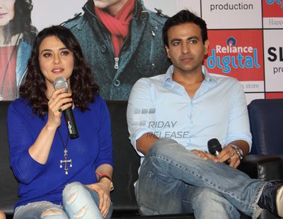 Preity Zinta promotes 'ISHKQ IN PARIS' at Reliance Digital at Inorbit Mall in Malad, Mumbai