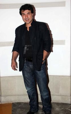 Shruti Haasan and Girish Taurani graced the music launch of 'Ramaiya Vastavaiya'