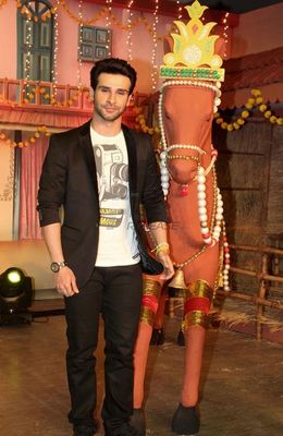 Shruti Haasan and Girish Taurani graced the music launch of 'Ramaiya Vastavaiya'