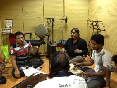 Sunil Pal records song on his baton for new film "MONEY BACK GUARANTEE'