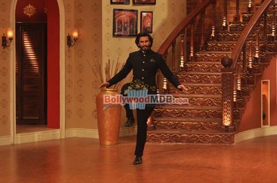 Deepika Padukone & Ranveer Singh promote film 'RAM-LEELA' on Comedy Nights with Kapil sets