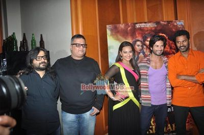 Shahid Kapoor and Sonakshi Sinha at film 'R...Rajkumar' music launch