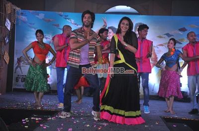 Shahid Kapoor and Sonakshi Sinha at film 'R...Rajkumar' music launch