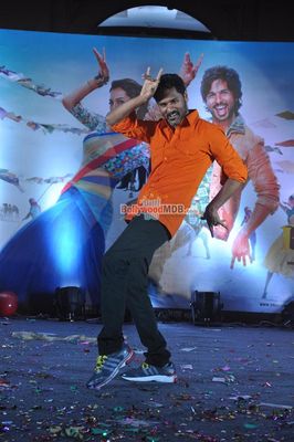 Shahid Kapoor and Sonakshi Sinha at film 'R...Rajkumar' music launch