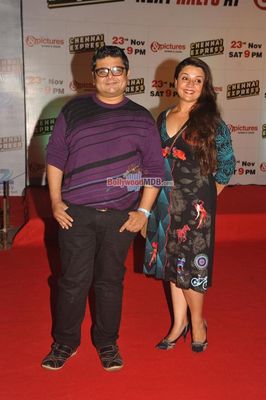 Shah Rukh Khan and Deepika Padukone at ZEE TV Party for 'CHENNAI EXPRESS' success