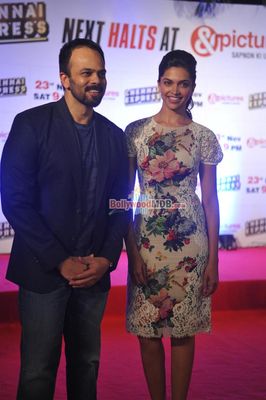 Shah Rukh Khan and Deepika Padukone at ZEE TV Party for 'CHENNAI EXPRESS' success