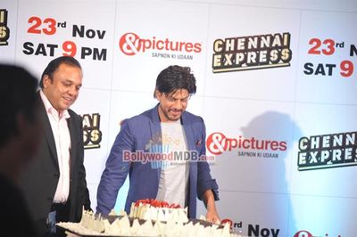 Shah Rukh Khan and Deepika Padukone at ZEE TV Party for 'CHENNAI EXPRESS' success