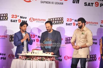 Shah Rukh Khan and Deepika Padukone at ZEE TV Party for 'CHENNAI EXPRESS' success