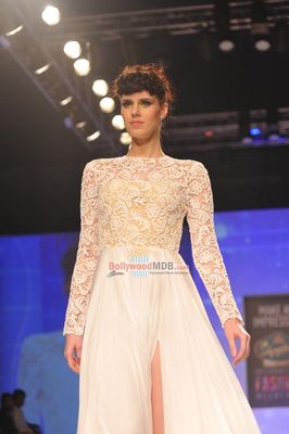 Diana Penty showstopper for Drashta at Signature International Fashion Week