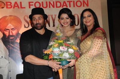Sunny Deol & Urvashi Rautela at the unveiling of the wax statue of Shahid Bhagat Singh